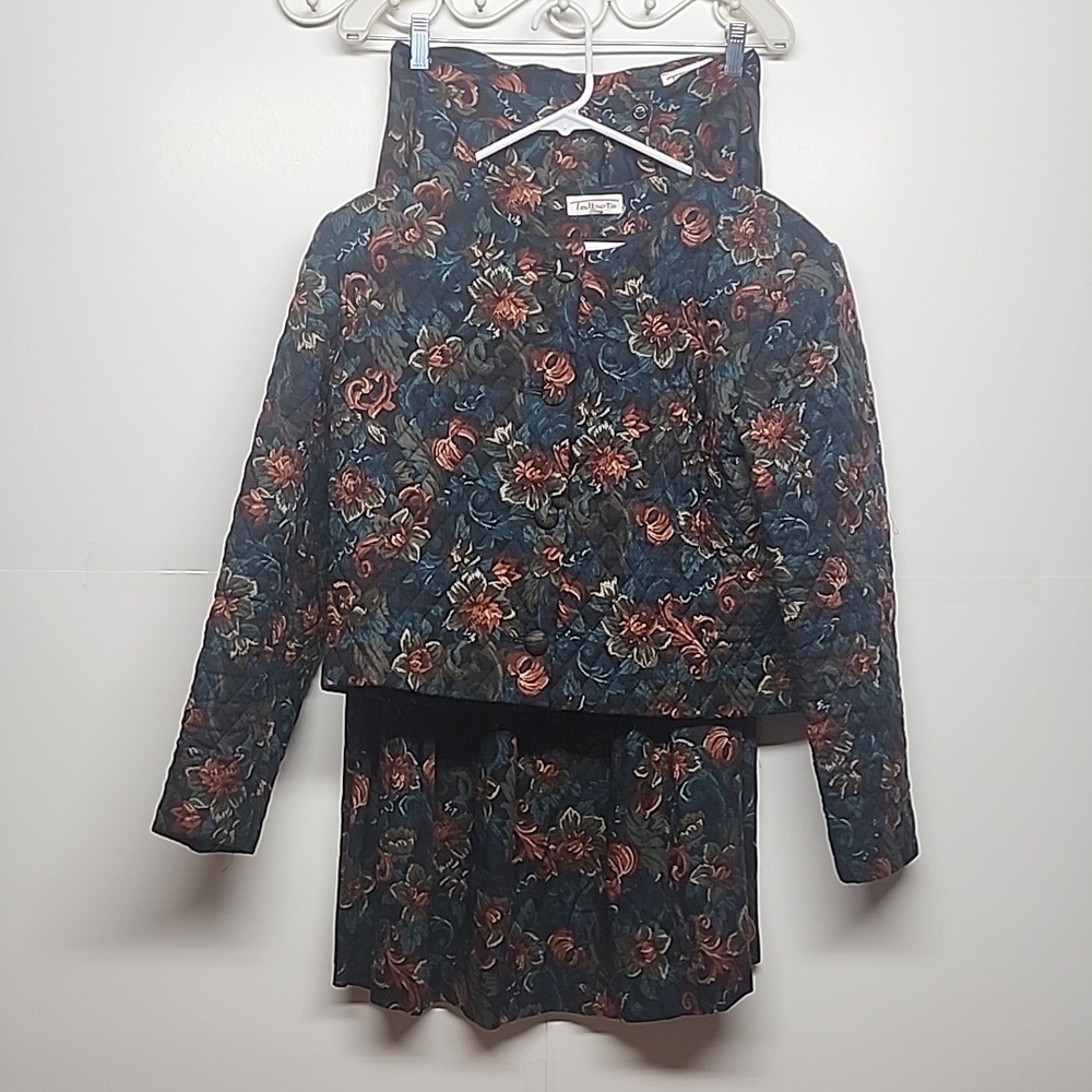 Talbots VINTAGE sz 10 beautiful 2 pc quilted jacket & skirt set. Bohemian colors